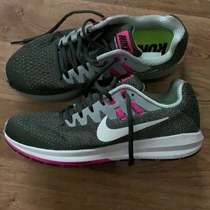 Nike zoom structure 20 sneakers